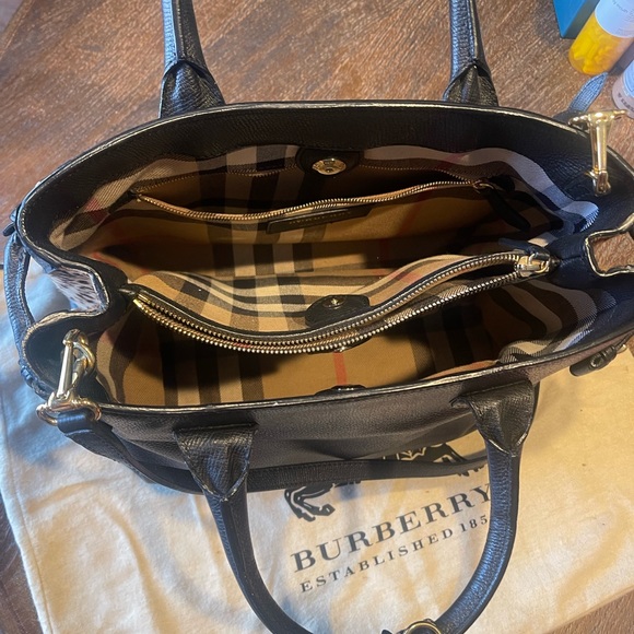 Burberry medium banner. Leopard sides. - Picture 6 of 10